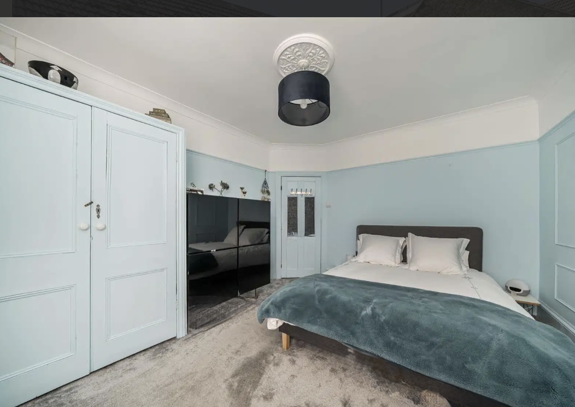 Guest bedroom