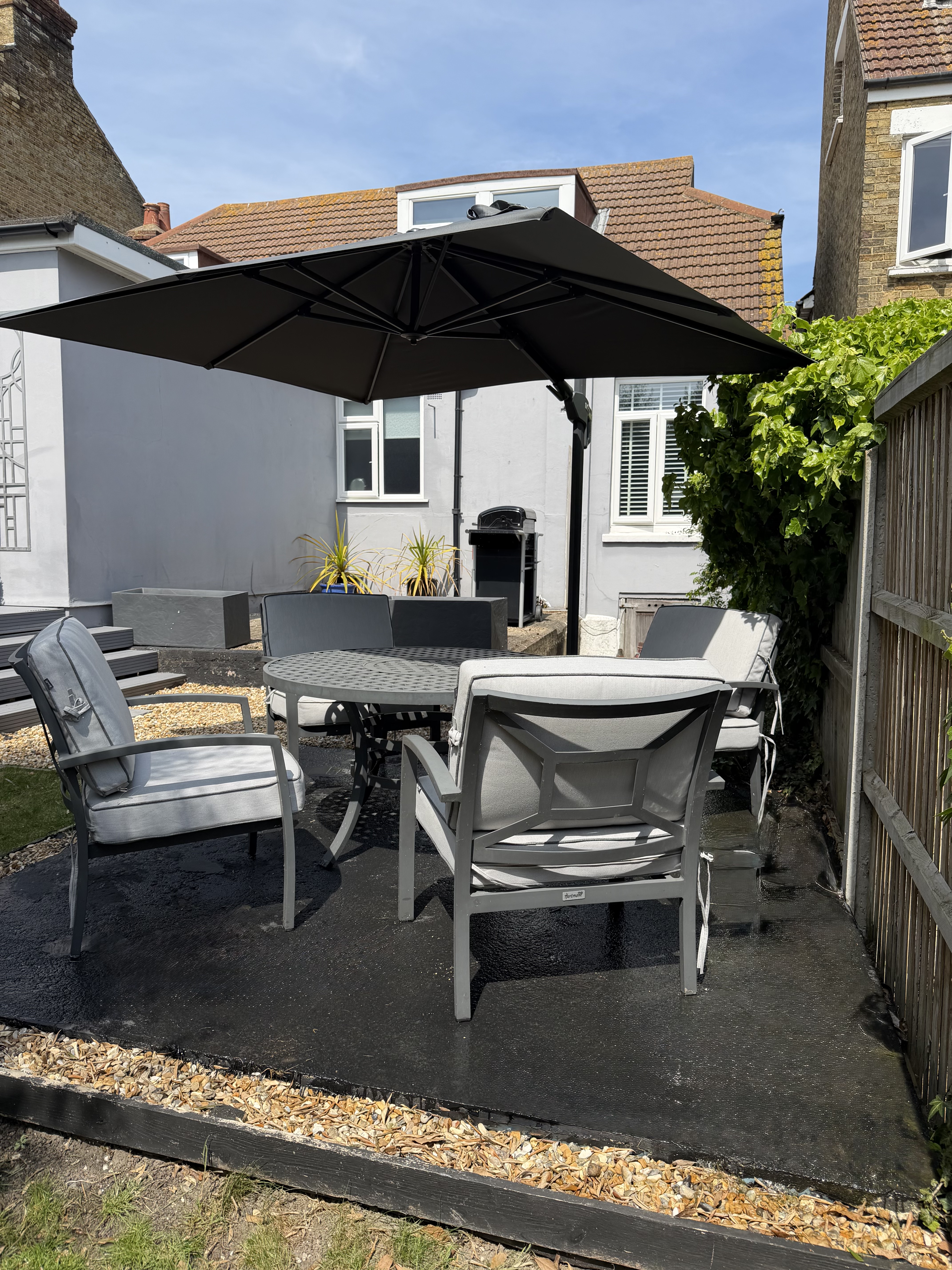 Garden dining terrace